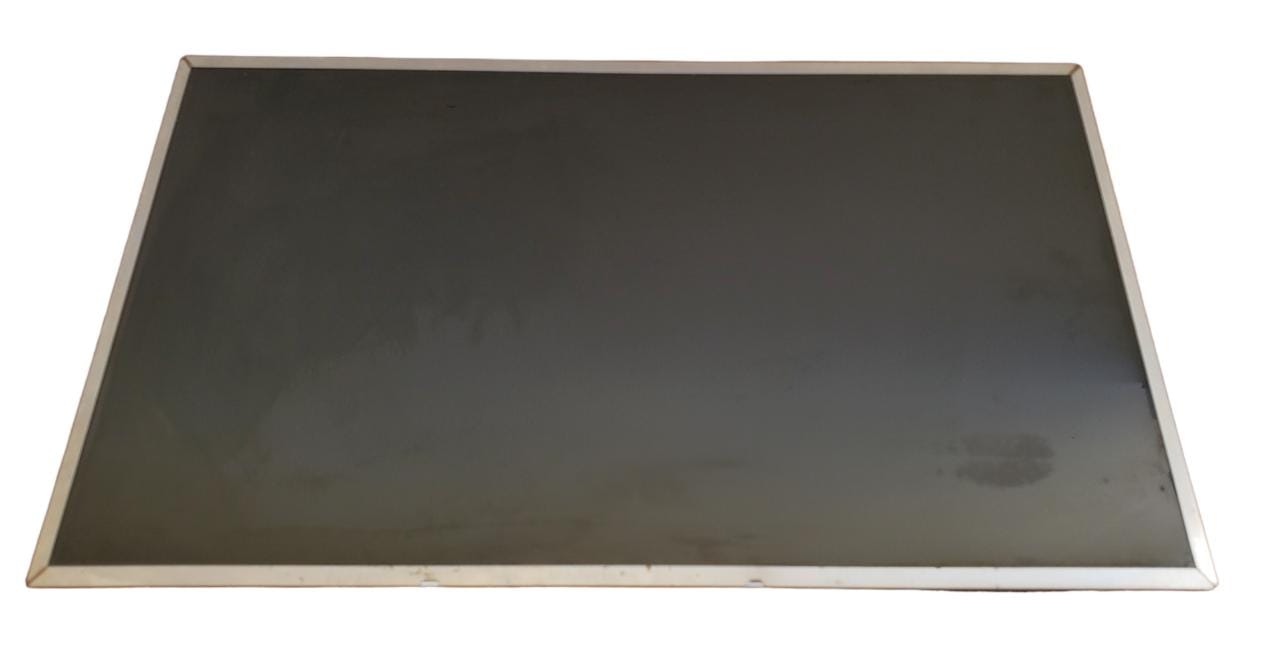 Pantalla 15.6’ 40 Pines con manchas (producto usado)