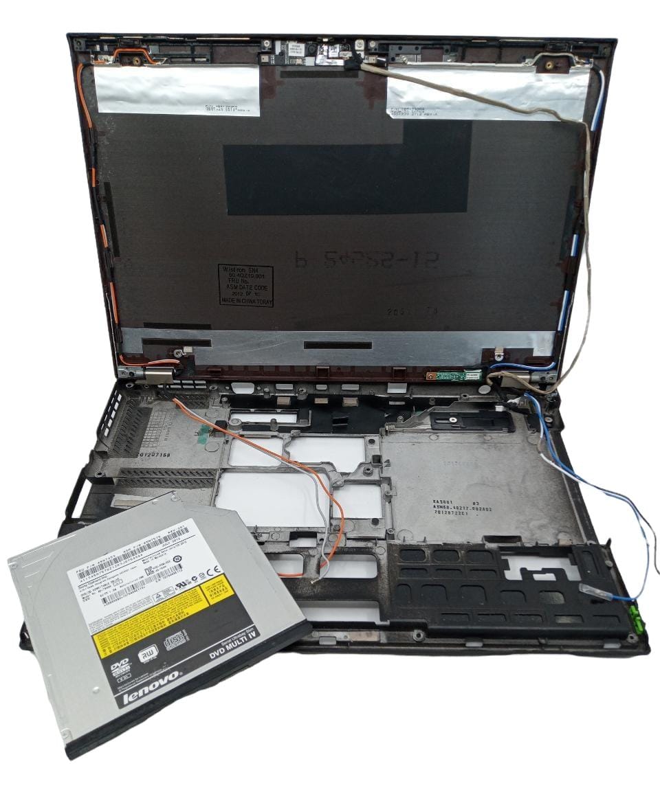 Carcasa Base Inferior, Top Cover,  Bisagras, Cámara, Cables de conexión para antena y Unidad  Dvd de Laptop 16" Lenovo T430s (Producto usado)