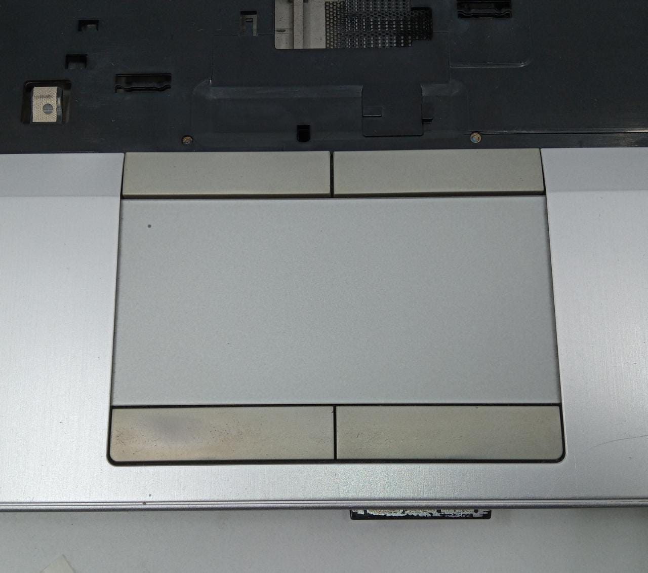 Carcasa Base Superior-Inferior, Palmrest, Touchpad y Tapa trasera de Laptop Hp Elitebook 8470p (Producto Usado)
